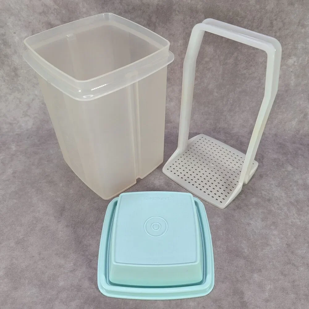 Tupperware Pickle Olive Jalapeno Strainer Keeper Container 1560 Light Blue Lid